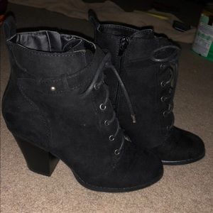 Black Shoedazzle Booties